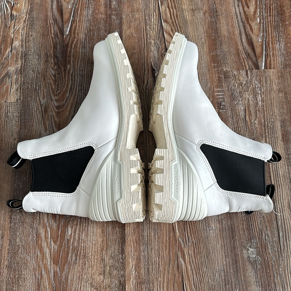 Ecco Tredtray White Leather Chelsea Boots - Picture 7 of 11